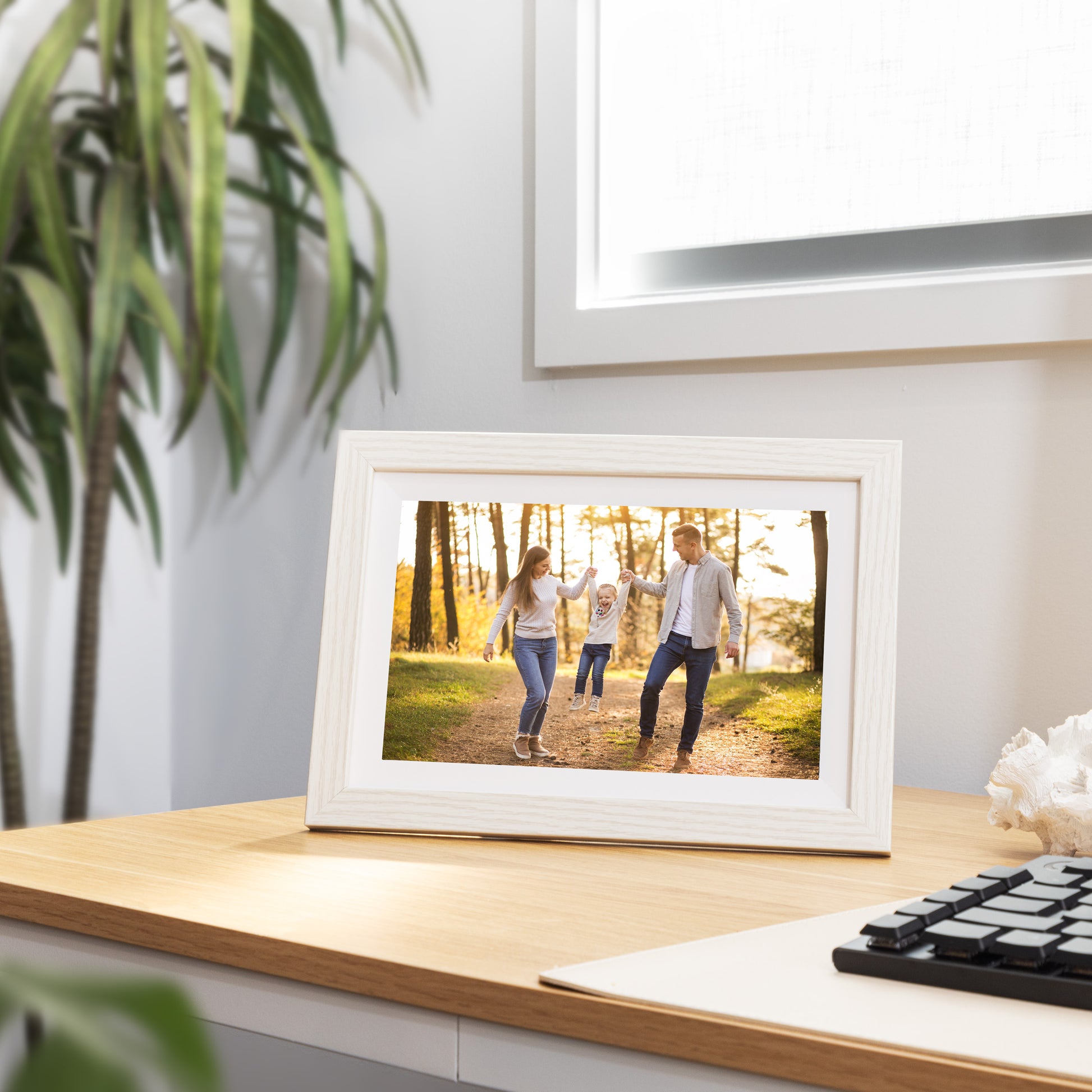 white digital photo frame by LuvLink